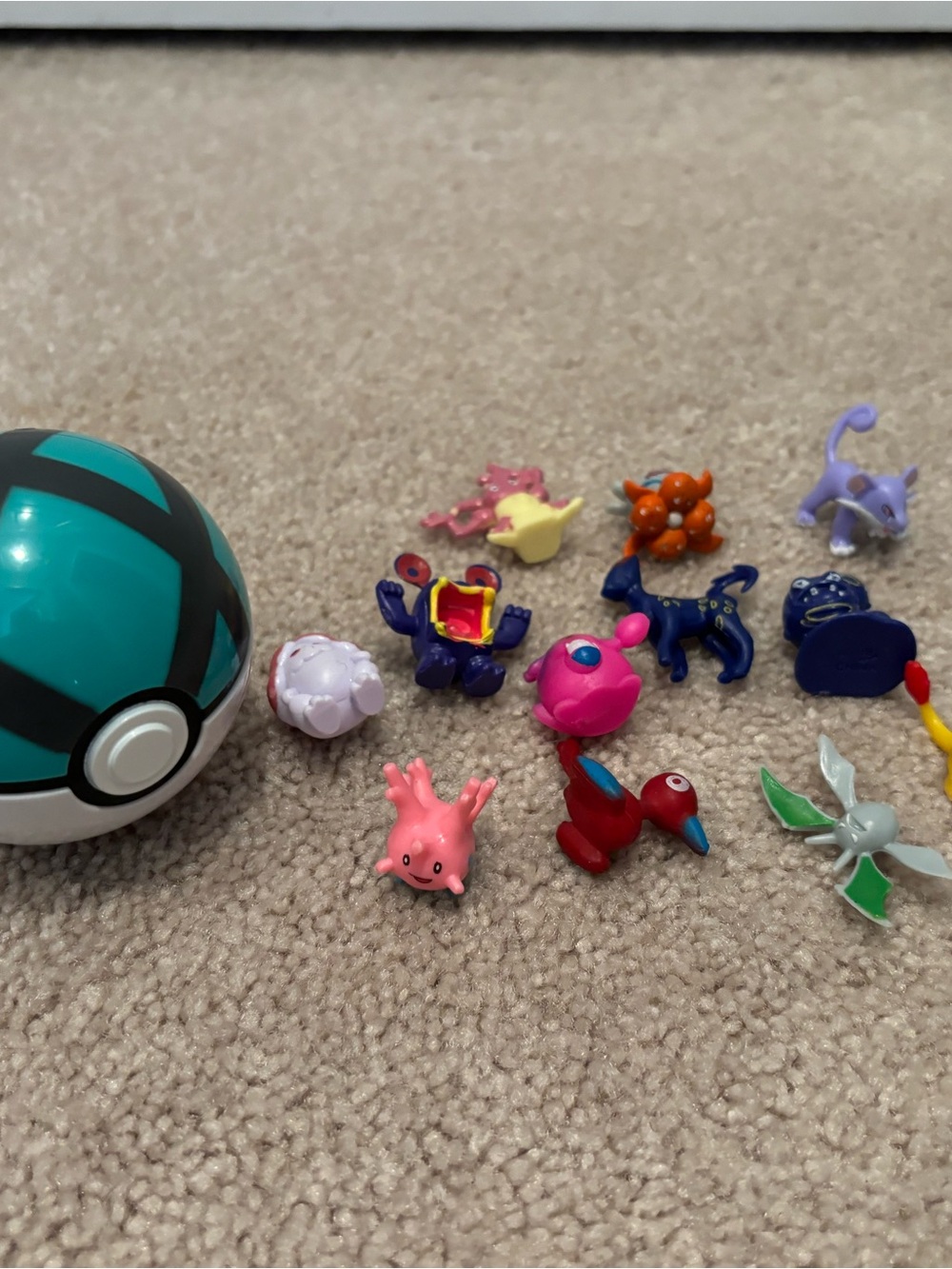 Pokemon Poké Ball Ultra Loudred Ratatata  Mini Figures Crobat Lot